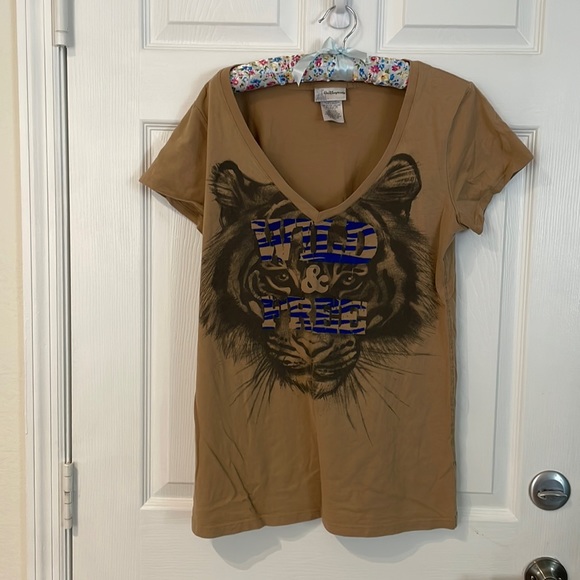 Disney Tops - Disney wild & free top